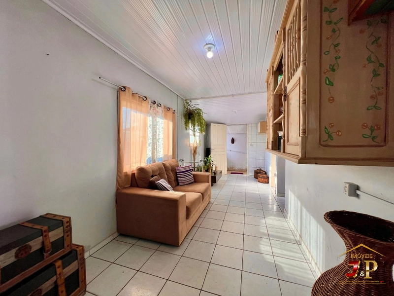 Linda casa bem localizada com 2 dormitórios e piscina: 9ª foto da galeria de imagens do imóvel
