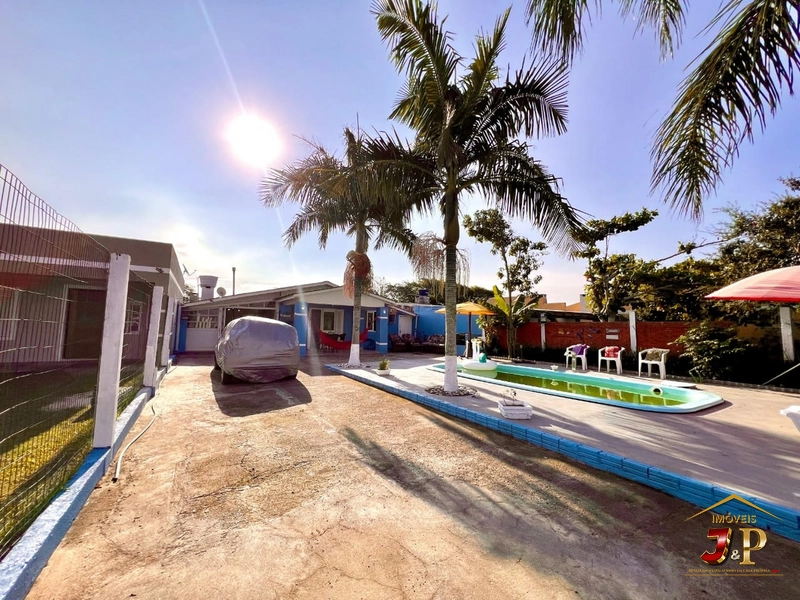 Linda casa bem localizada com 2 dormitórios e piscina: 10ª foto da galeria de imagens do imóvel