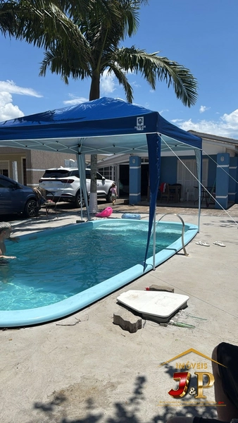 Linda casa bem localizada com 2 dormitórios e piscina: 1ª foto da galeria de imagens do imóvel