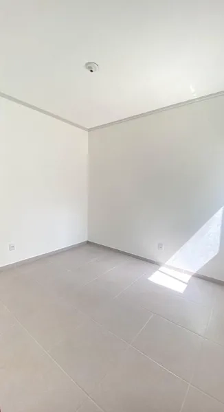 OPORTUNIDADE ! CASA HÁ 50 METROS DO MAR - FRENTE AVENIDA: 5ª foto da galeria de imagens do imóvel