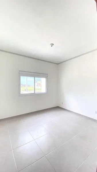 OPORTUNIDADE ! CASA HÁ 50 METROS DO MAR - FRENTE AVENIDA: 4ª foto da galeria de imagens do imóvel