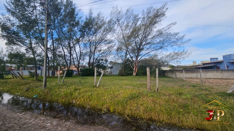 Terreno de esquina com 670m², a 120m do mar, imperdível!!: 3ª foto da galeria de imagens do imóvel