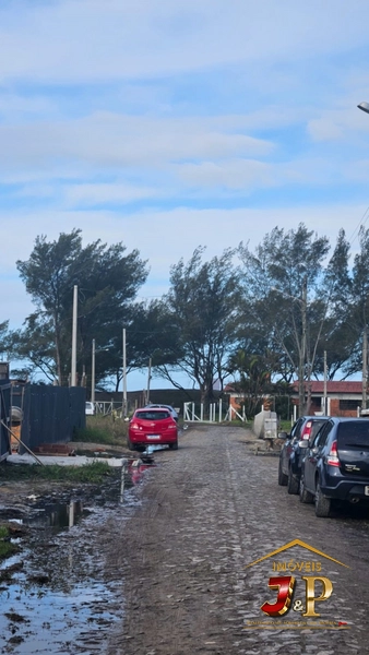 Terreno de esquina com 670m², a 120m do mar, imperdível!!: 2ª foto da galeria de imagens do imóvel