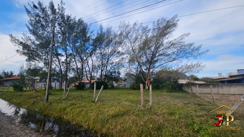 Terreno de esquina com 670m², a 120m do mar, imperdível!!: 4ª foto da galeria de imagens do imóvel
