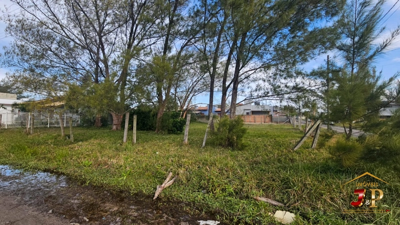 Terreno de esquina com 670m², a 120m do mar, imperdível!!: 1ª foto da galeria de imagens do imóvel