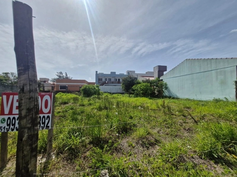 Terreno bem localizado à duas quadras do mar no bairro Zona Norte: 1ª foto da galeria de imagens do imóvel