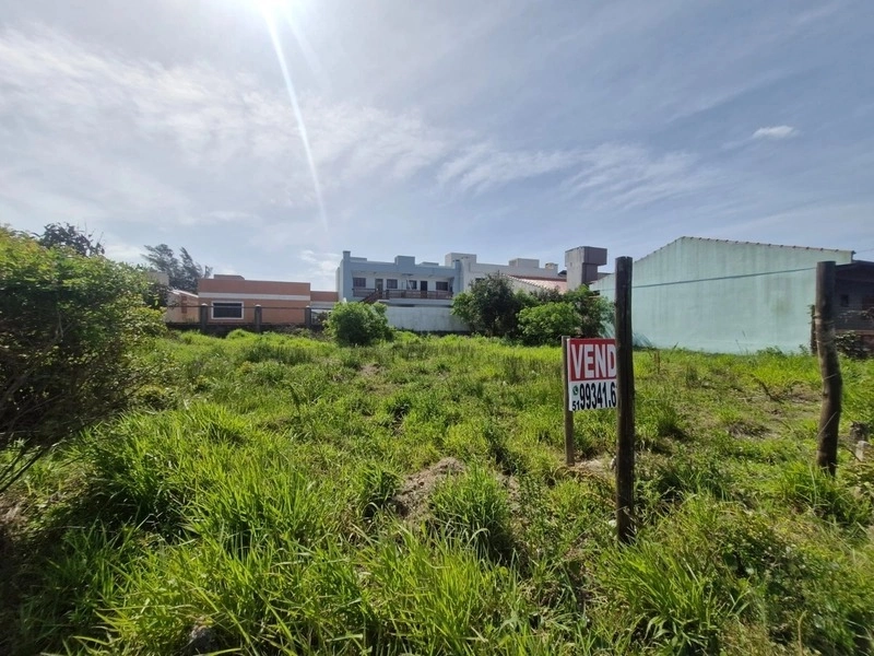 Terreno bem localizado à duas quadras do mar no bairro Zona Norte: 3ª foto da galeria de imagens do imóvel