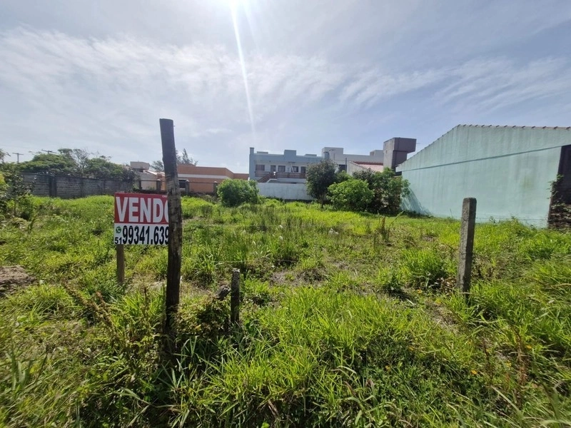 Terreno bem localizado à duas quadras do mar no bairro Zona Norte: 5ª foto da galeria de imagens do imóvel