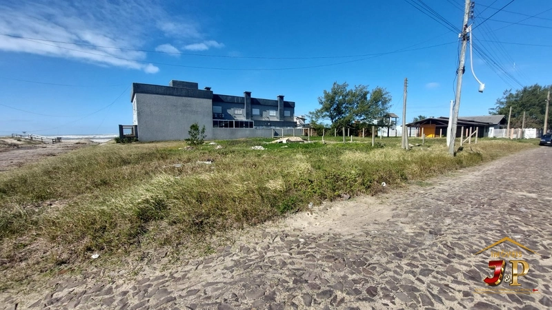 Terreno de esquina com 206m² ideal para construir: 2ª foto da galeria de imagens do imóvel