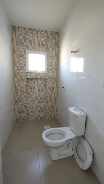 Casa com dois dormitórios próxima a praia: 1ª foto da galeria de imagens do imóvel