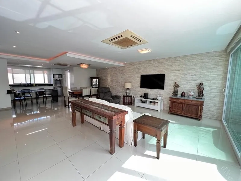 Casa de cinema com 4 Suítes e piscina no condomínio Condado: 2ª foto da galeria de imagens do imóvel