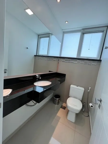 Casa de cinema com 4 Suítes e piscina no condomínio Condado: 3ª foto da galeria de imagens do imóvel