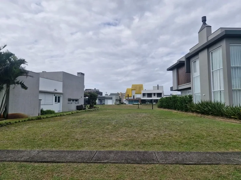 Terreno com ótima localização no condomínio Ilhas Resort: 1ª foto da galeria de imagens do imóvel