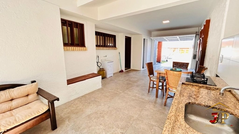 Casa belíssima com 3 quartos e piscina: 5ª foto da galeria de imagens do imóvel