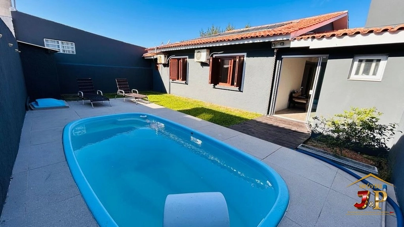 Casa belíssima com 3 quartos e piscina: 3ª foto da galeria de imagens do imóvel