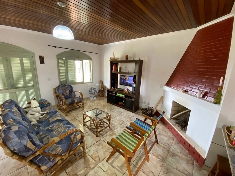Casa 1 quadra do mar no Araçá - 3 dormitórios (1 suíte) junto ao Hotel: 1ª foto da galeria de imagens do imóvel