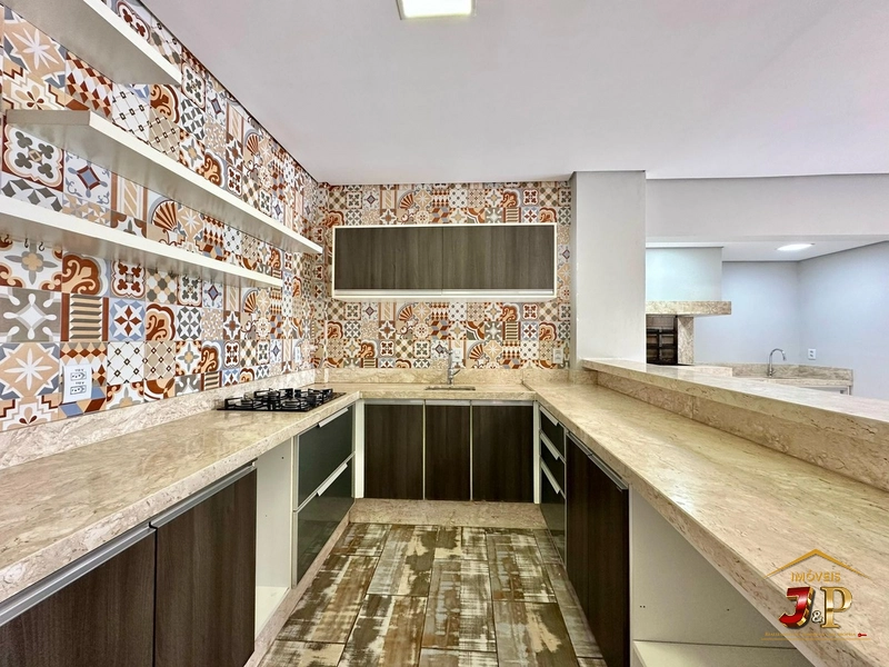 Casa de padrão exemplar no condomínio Condado: 3ª foto da galeria de imagens do imóvel