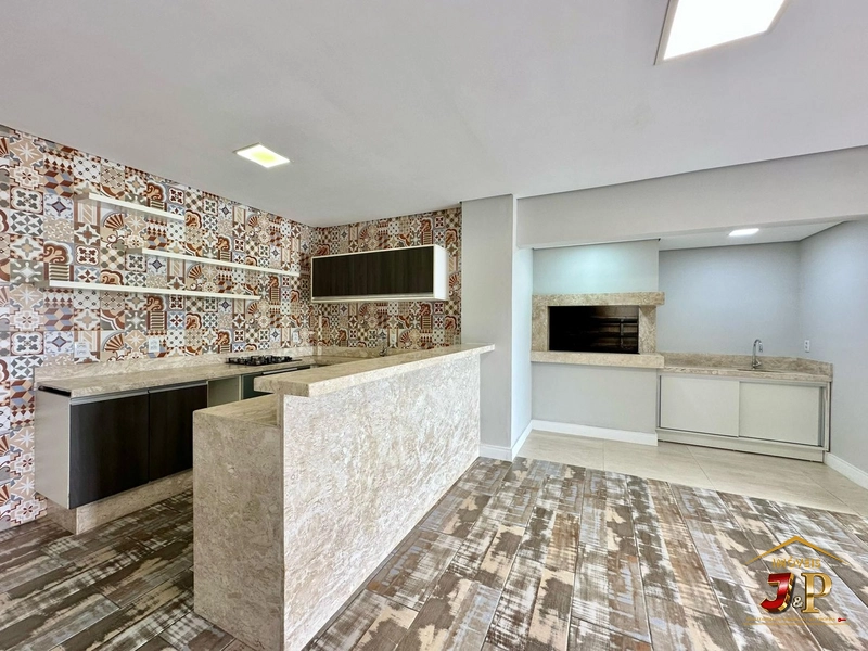 Casa de padrão exemplar no condomínio Condado: 2ª foto da galeria de imagens do imóvel
