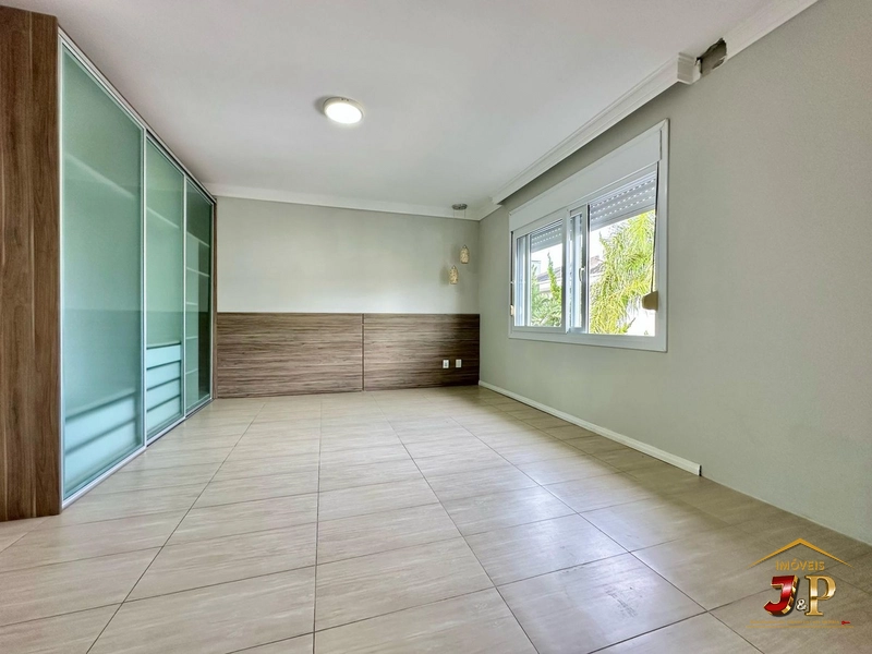 Casa de padrão exemplar no condomínio Condado: 4ª foto da galeria de imagens do imóvel