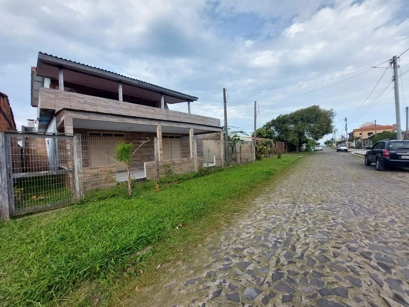 SOBRADO EM ÓTIMA LOCALIZAÇÃO- 300m DO MAR: 2ª foto da galeria de imagens do imóvel