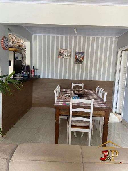 Casa com 2 dormitórios, quiosque e piscina: 1ª foto da galeria de imagens do imóvel