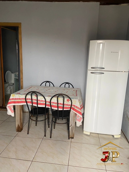 Casa com 2 dormitórios, quiosque e piscina: 21ª foto da galeria de imagens do imóvel