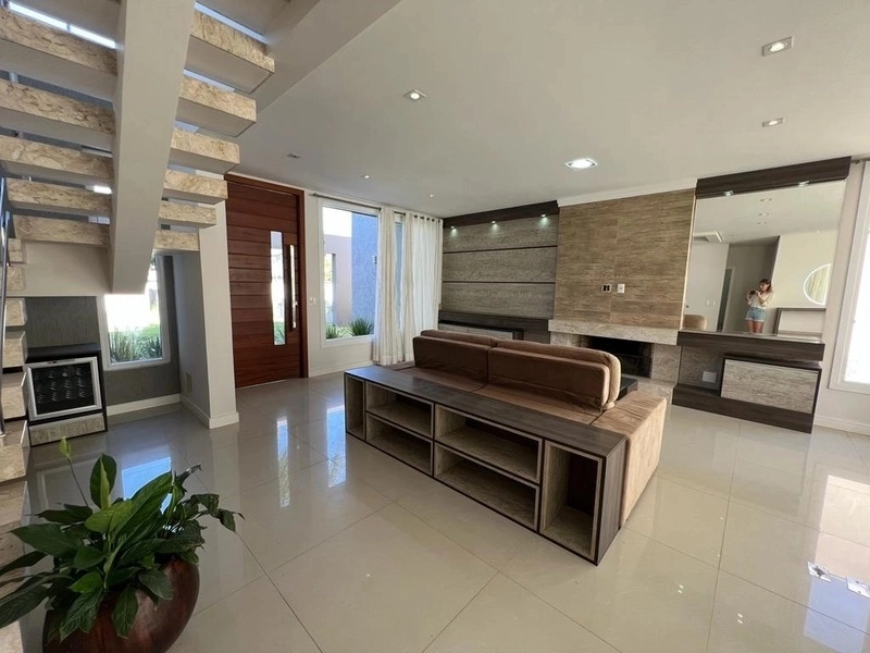 Casa mobiliada com 4 suítes no condomínio Dubai: 2ª foto da galeria de imagens do imóvel