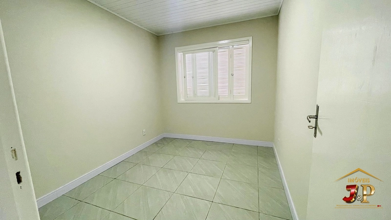 Casa com 2 dormitórios de frente a avenida: 1ª foto da galeria de imagens do imóvel