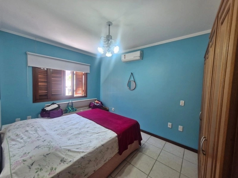 Casa a uma quadra do mar com 4 dormitórios: 12ª foto da galeria de imagens do imóvel