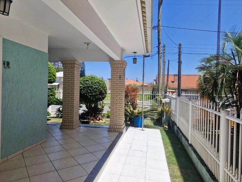 Casa a uma quadra do mar com 4 dormitórios: 4ª foto da galeria de imagens do imóvel