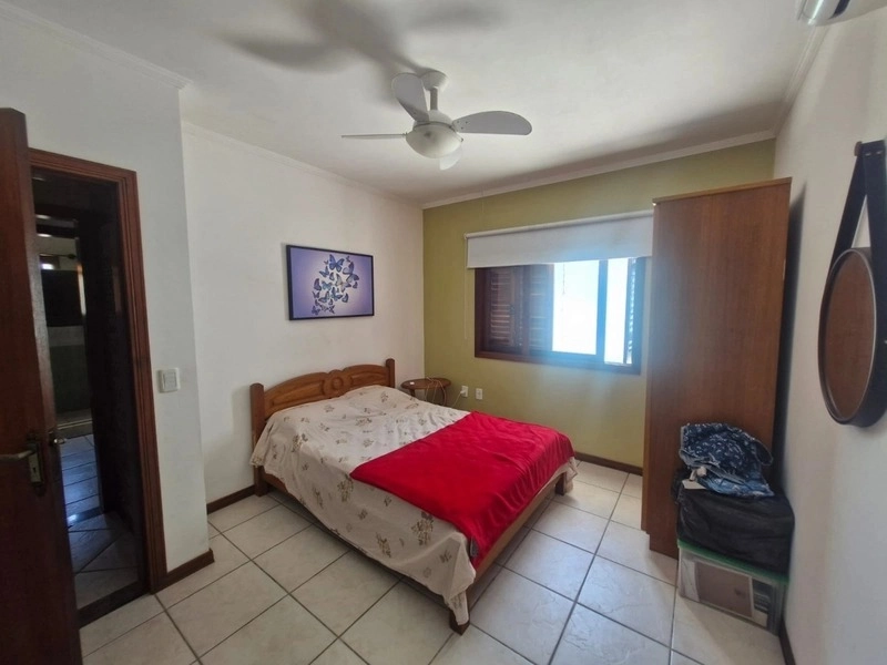 Casa a uma quadra do mar com 4 dormitórios: 19ª foto da galeria de imagens do imóvel