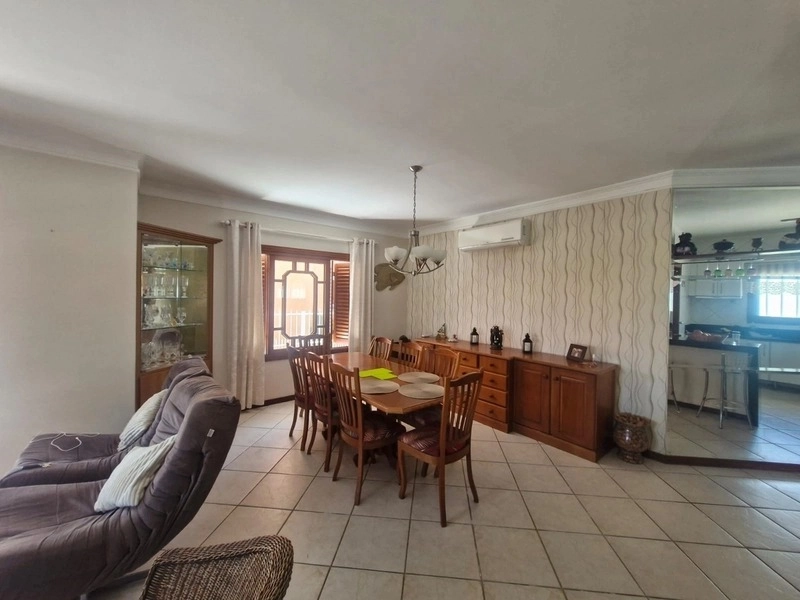 Casa a uma quadra do mar com 4 dormitórios: 26ª foto da galeria de imagens do imóvel