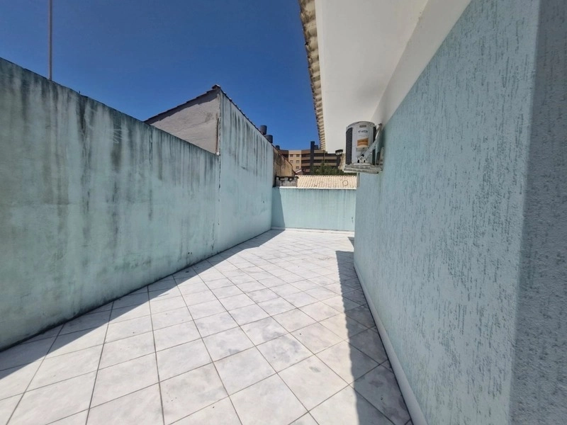 Casa a uma quadra do mar com 4 dormitórios: 31ª foto da galeria de imagens do imóvel