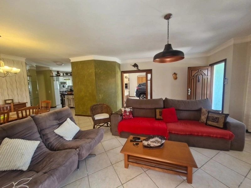 Casa a uma quadra do mar com 4 dormitórios: 8ª foto da galeria de imagens do imóvel