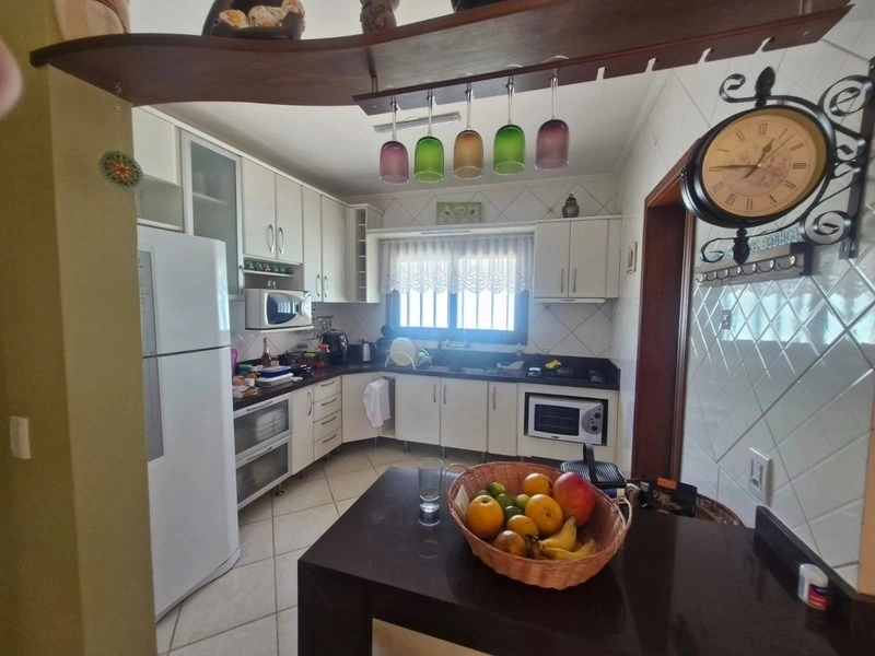 Casa a uma quadra do mar com 4 dormitórios: 25ª foto da galeria de imagens do imóvel