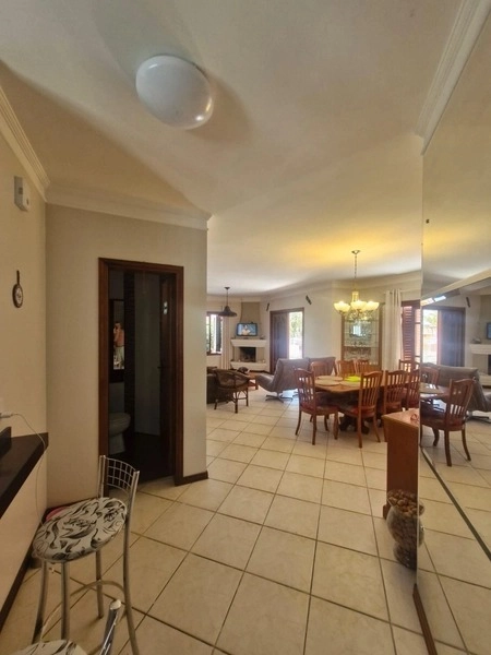 Casa a uma quadra do mar com 4 dormitórios: 23ª foto da galeria de imagens do imóvel