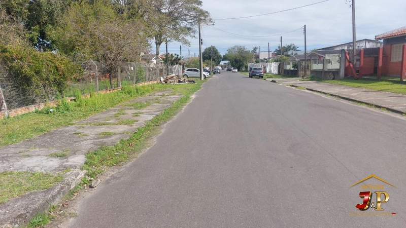 Terreno bem localizado na avenida de frente para o mar: 1ª foto da galeria de imagens do imóvel