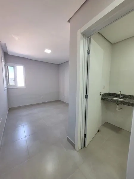 Linda casa em frente à praça!: 5ª foto da galeria de imagens do imóvel