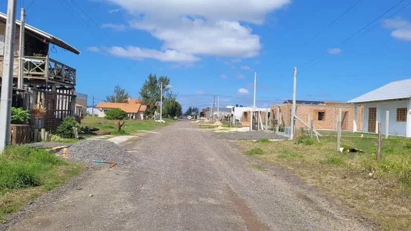 Terreno proximo a praça do bairro: 1ª foto da galeria de imagens do imóvel
