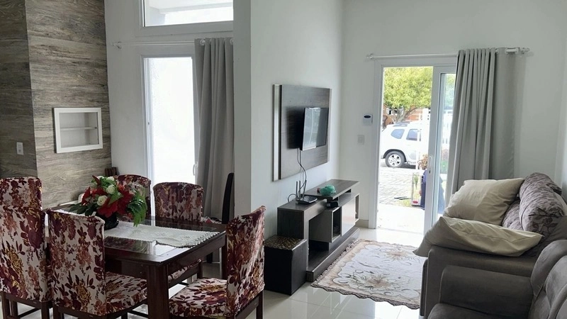 CASA BEM LOCALIZADA  COM  SUÍTE: 11ª foto da galeria de imagens do imóvel