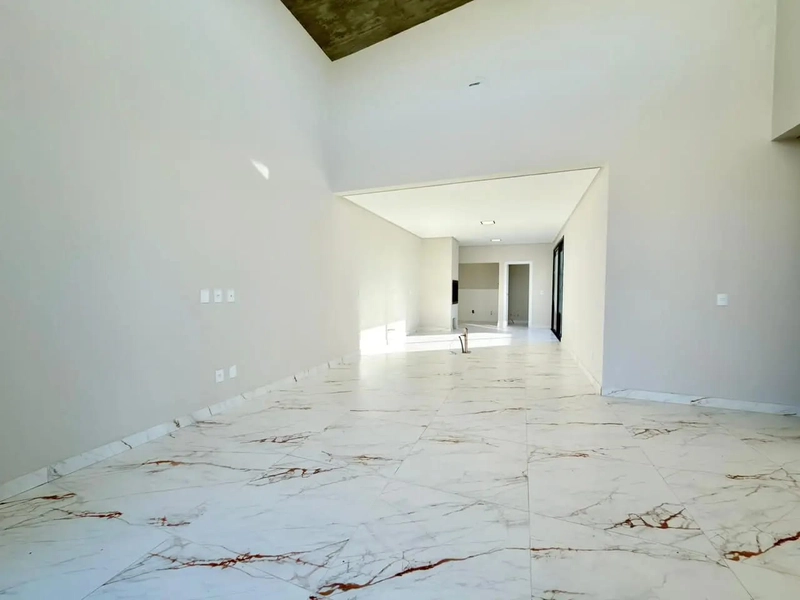CASA À VENDA: 3ª foto da galeria de imagens do imóvel