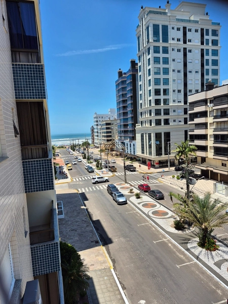 Amplo apartamento de frente para Av. de acesso a Capão: 1ª foto da galeria de imagens do imóvel