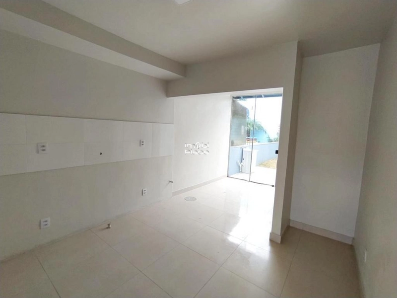 Casa Duplex Mobiliada no centro de Imbé 2 quartos 2 banheiros: 1ª foto da galeria de imagens do imóvel