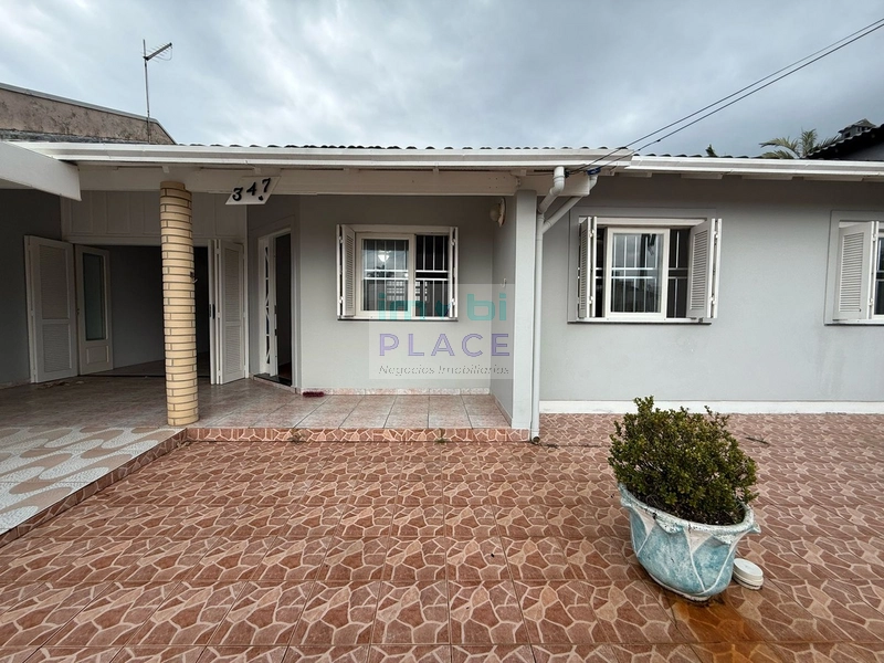 Casa ampla e bem localizada à venda: 3ª foto da galeria de imagens do imóvel