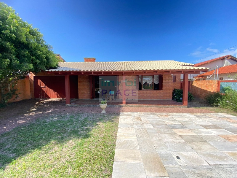 Residência Espaçosa Próxima à Plataforma Marítima - Tramandaí: 1ª foto da galeria de imagens do imóvel