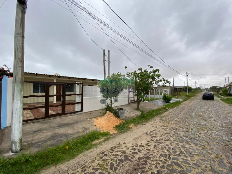 casa geminada em tramandaí com 2 quartos: 2ª foto da galeria de imagens do imóvel
