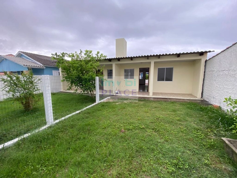 casa geminada em tramandaí com 2 quartos: 3ª foto da galeria de imagens do imóvel