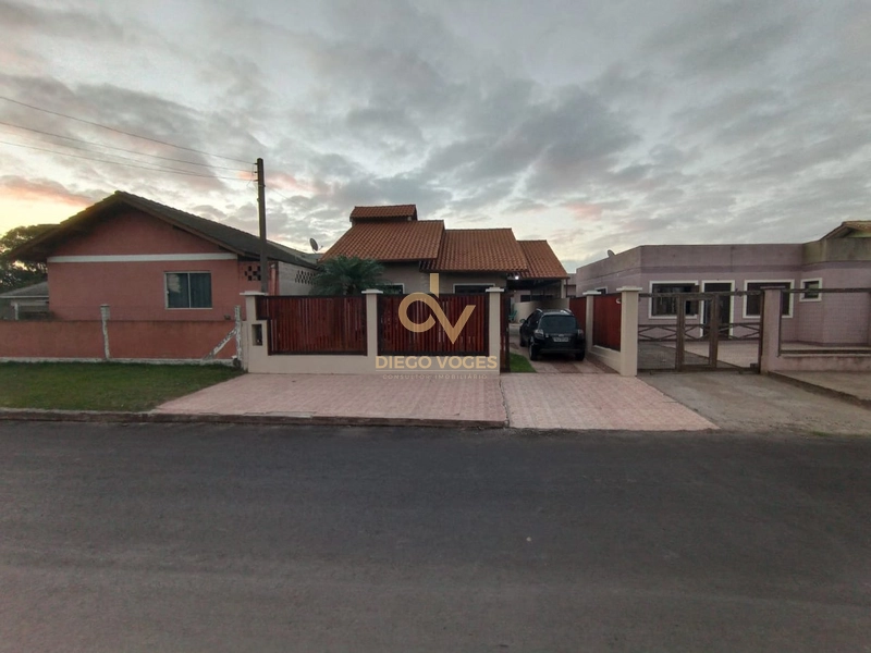 Linda casa com piscina em bairro de moradores: 5ª foto da galeria de imagens do imóvel
