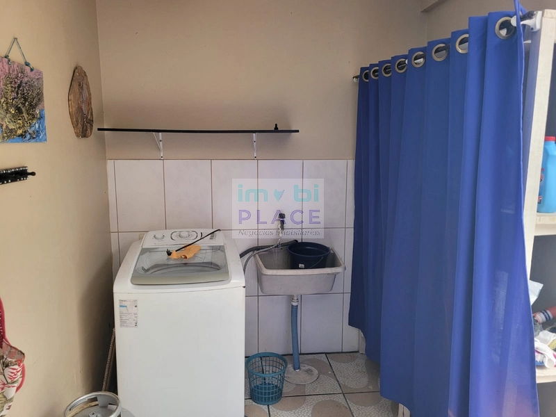 Ótimo sobrado em bairro de moradores: 2ª foto da galeria de imagens do imóvel