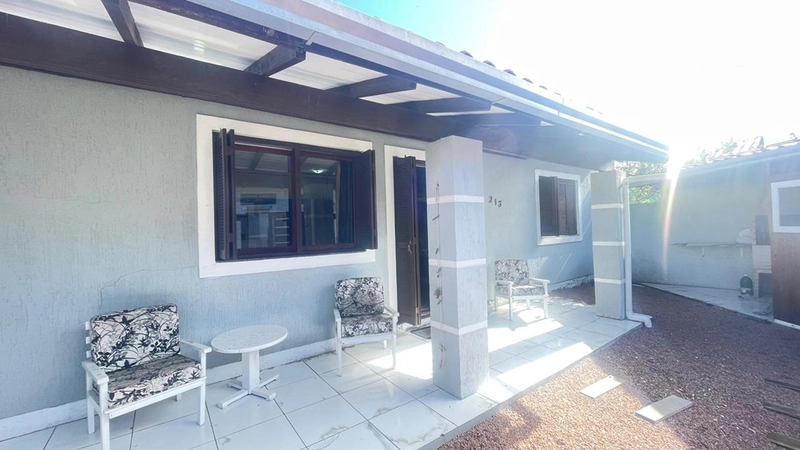 Casa com excelente localização em Tramandaí : 2ª foto da galeria de imagens do imóvel